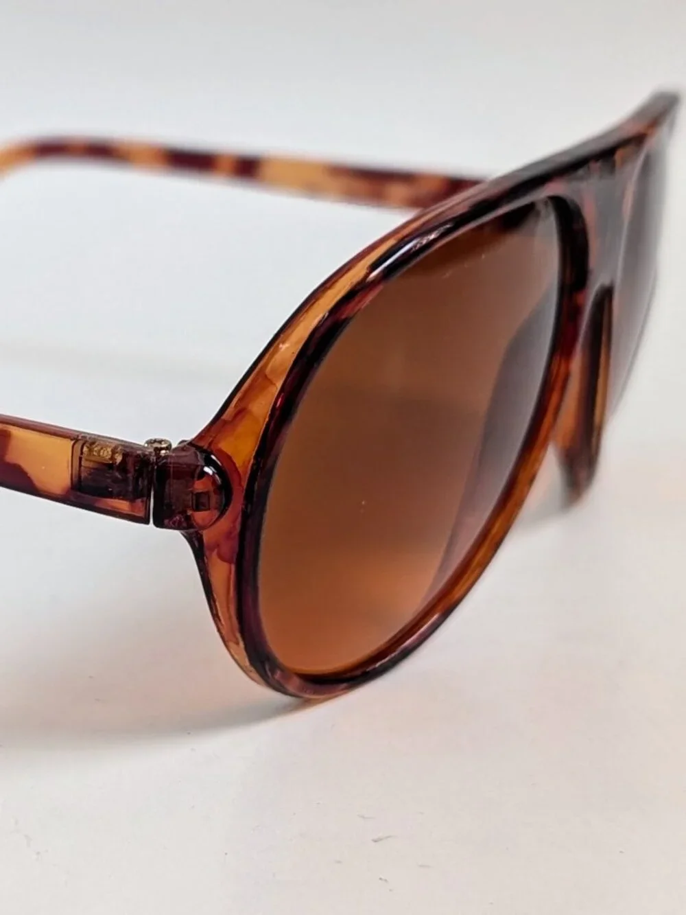 (NWT) Vintage 90's Kids Plastic Aviator Sports Sunglasses (S. Tortoise)